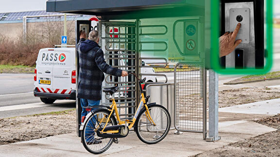Tourniquet met fietsdoorgang en geïntegreerde intercom