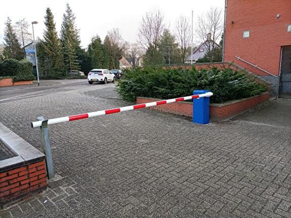 Slagboom met opvangpaal